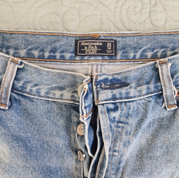 Abercrombie & Fitch 4" Shorts - Picture 3 of 3